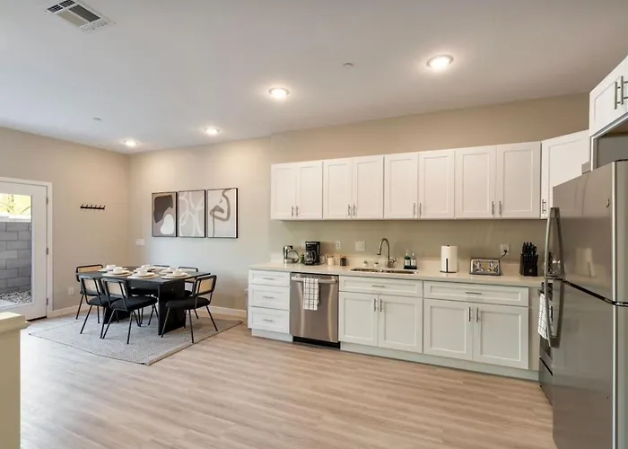 Cozy Cactus, Pool And Games Near Stadium And Golf Holiday home Surprise