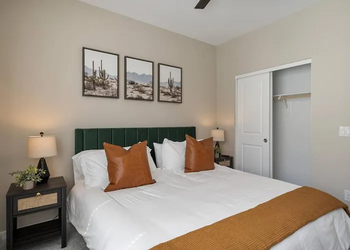 Cozy Cactus, Pool And Games Near Stadium And Golf Holiday home