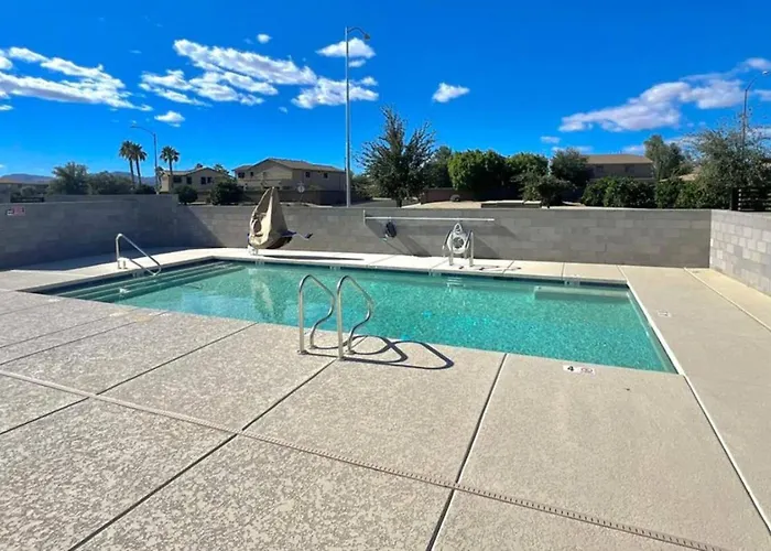 Cozy Cactus, Pool And Games Near Stadium And Golf Holiday home